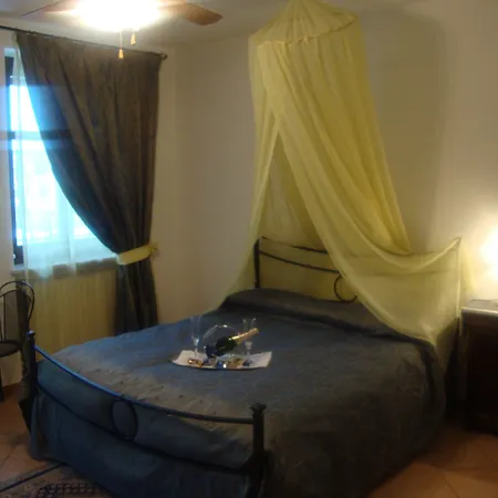 فندق مبيت وإفطار Al Calar Della Sera Sommariva del Bosco